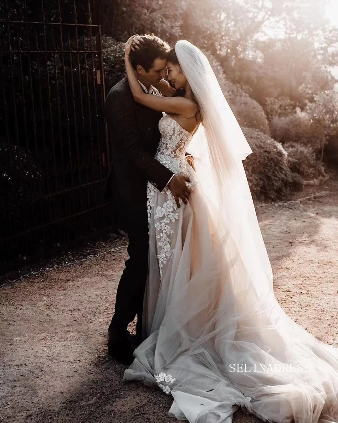 A-line Sweetheart Appliqued Beach Wedding Dresses Rustic Bridal Gowns SEW011
