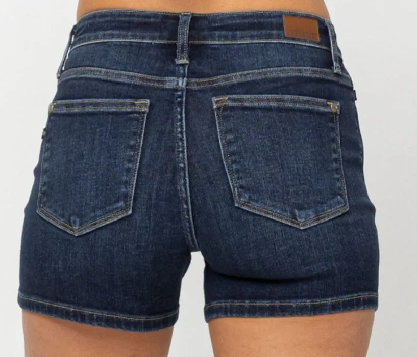 Judy blue Midrise dark classic shorts