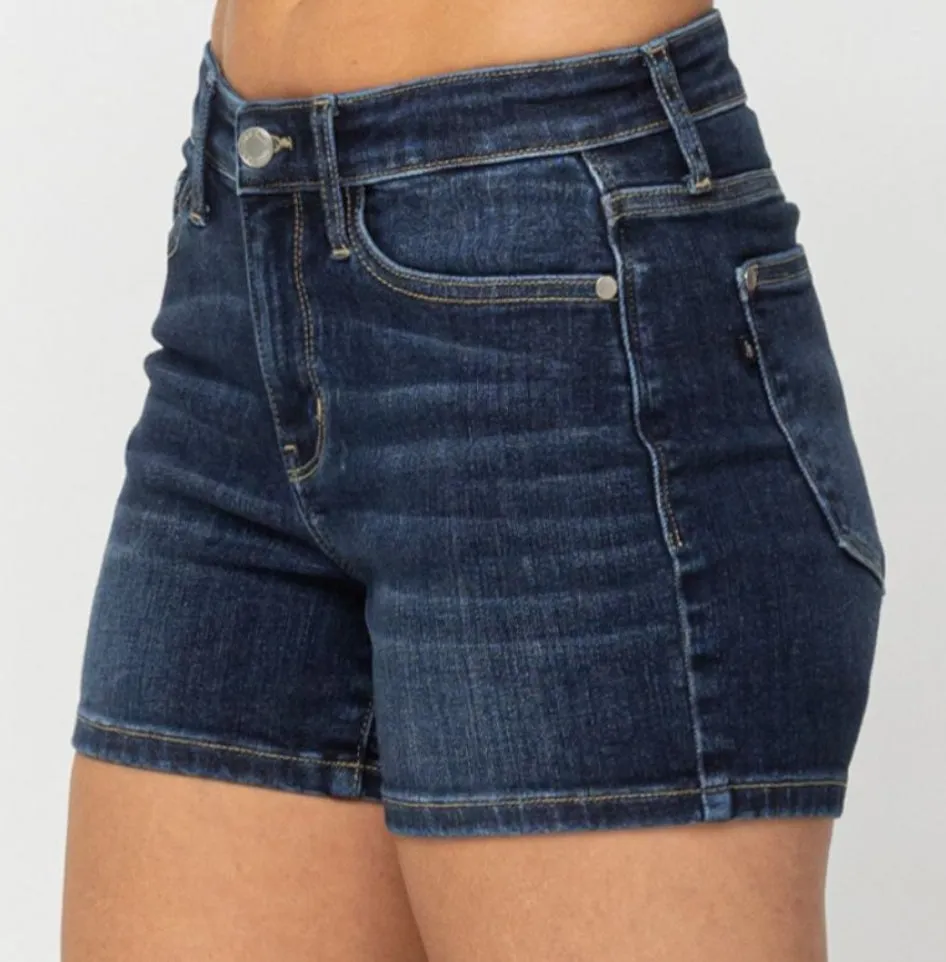 Judy blue Midrise dark classic shorts